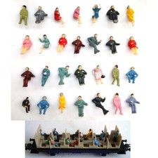 Personaggi viaggiatori seduti