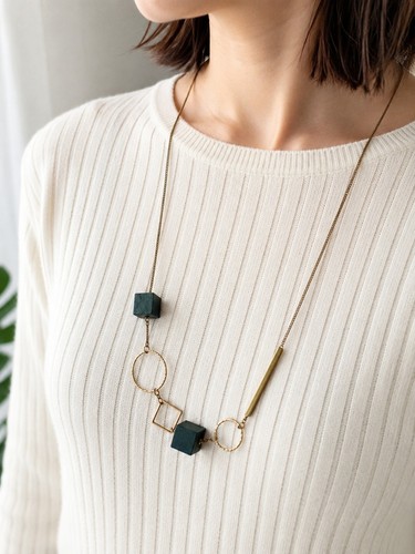 Collana con ciondolo - , cubo