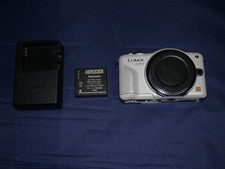 Corpo fotocamera mirrorless leggera bianca Panasonic LUMIX DMC-GF3 eccellente