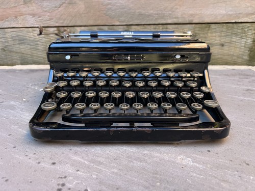 Extremely rare italic font - extremely,