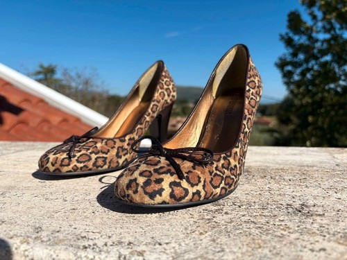 Scarpe con tacchi maculate - i,