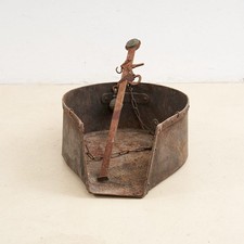 Antica bilancia in metallo