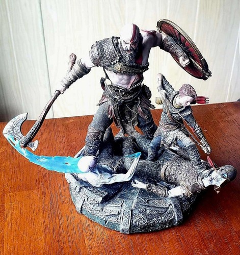 Statua god war 2018 - god,