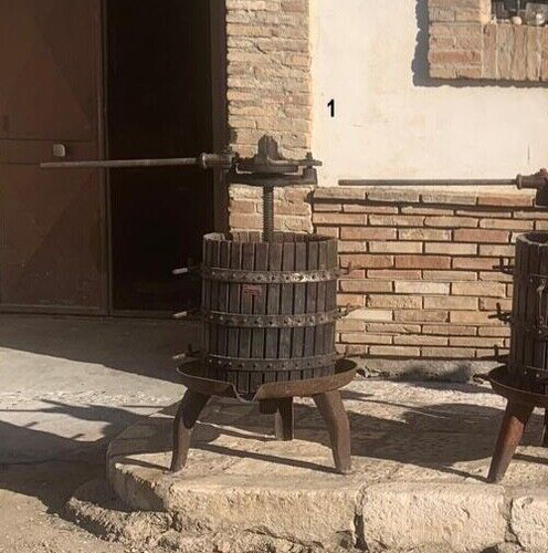 Antico torchio per vendemmia