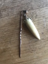 Antica spilla cappello bastone