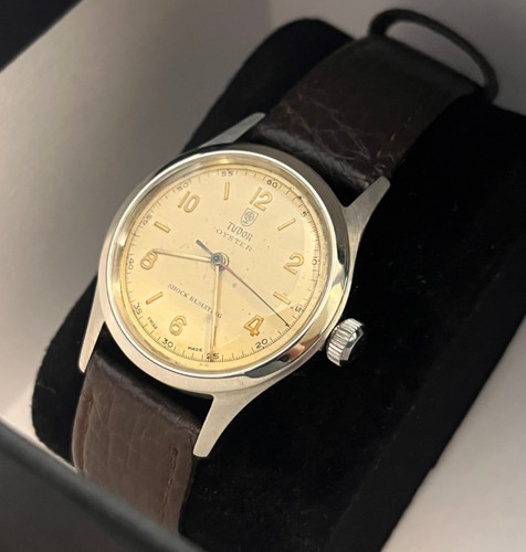 Tudor oyster shock - tudor, resisnting