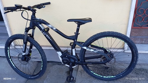 Bicicletta mountain bike - mountain,