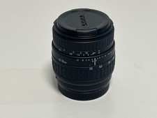 Obiettivo Sigma UC Zoom 28-70