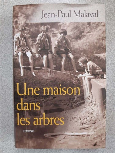Une maison dans - maison, arbres