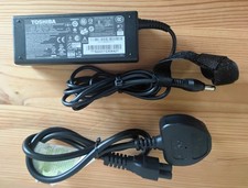 Alimentatore originale per laptop Toshiba L300. perfettamente funzionante