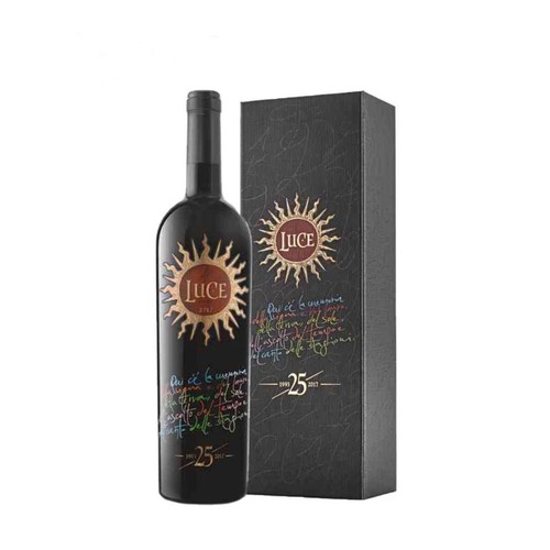 Vino rosso luce - rosso, della
