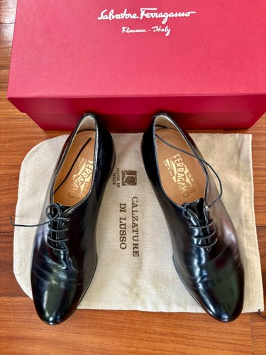 Ferragamo eleganti scarpe con