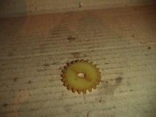 - APRILIA RED ROSE 50 (MOTORE MINARELLI RV3 AP) INGRANAGGIO PLASTICA POMPA OLIO