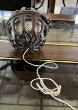 Un'antica gabbia a sfere in