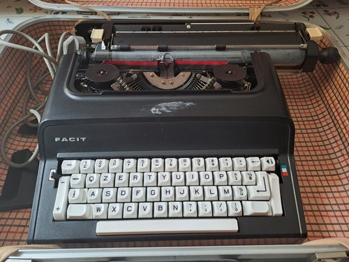 Macchina scrivere elettrica - macchina,