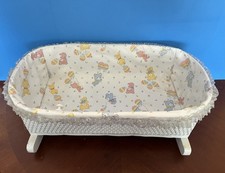 Bambola culla a dondolo