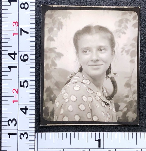Piccola bambina coda - , di