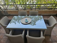 tavolo con sedie da esterno