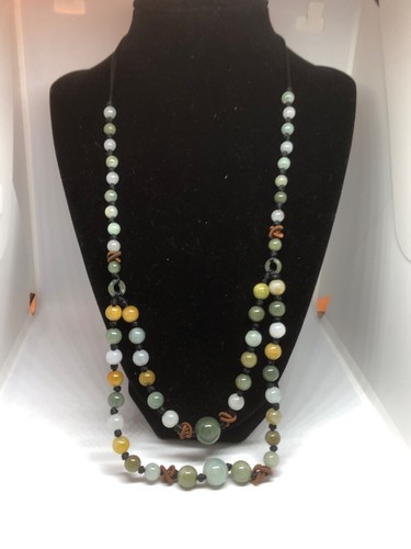 Collana etnica con pietre