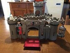 PLAYMOBIL  Castello Medievale completo con molti personaggi. Usato pari al nuovo