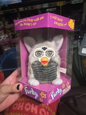 Pelliccia grigia Furby modello