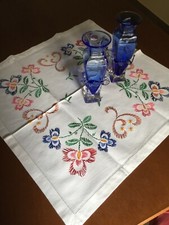 Centro tavolo ricamato ed