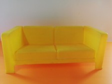 LA CASA DI BARBIE MATTEL TOWNHOUSE MAISON 7825 HOUSE DOLL RICAMBIO DIVANO GIALLO