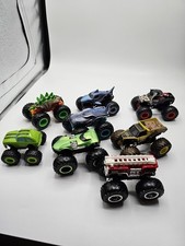 Pacchetto Monster Truck Hot Wheels x 8 camion auto varie