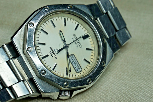 Seiko quartz sports 100 - seiko,
