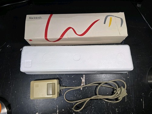 Mouse vintage picasso - mouse, apple