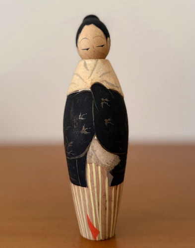 Piccola bambola kokeshi - piccola, kimono