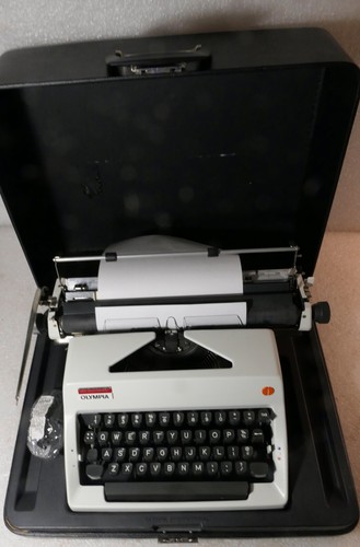 Olympia vintage sm9 typwriter - olympia,