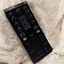 Native Instruments TRAKTOR CONTROL Z1 DJ Mixer Controller Interfaccia audio