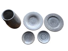 Vaso e piatti ceramica raku