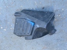 Engine bay fuse box cover lid