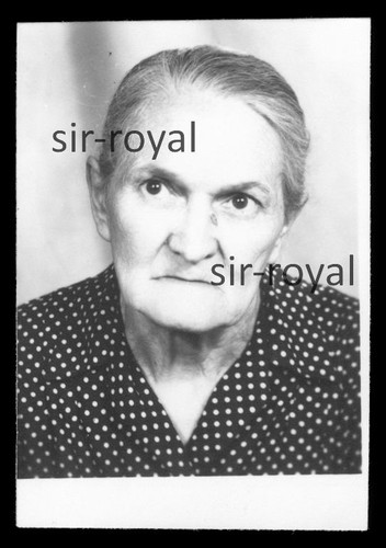 Vecchia donna brontolata - ,