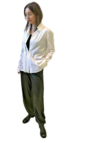 Camicia bianca estiva spaccata