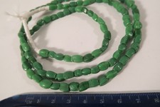 Vecchie perle di vetro verde