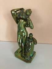 Personaggio nudo Zsolnay Eosin