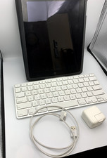 Apple iPad 1a gen. 16 GB Wi-Fi 9,7 pollici argento. Funziona benissimo. Spina e tastiera