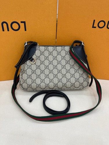 Gucci emblem small underarm - gucci,