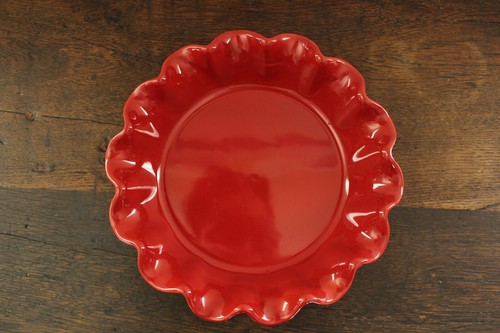 Piatto torta rosso pomodoro