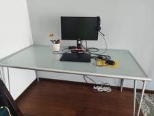 Scrivania o tavolo in vetro