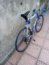 bici da corsa benotto bianco e azzurro 