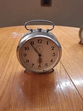 antica sveglia a molla manuale
