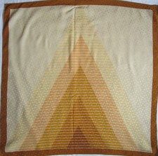 -AUTHENTIQUE Foulard   VALENTINO  100% soie TBEG  vintage Scarf 88 x 90 cm