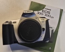 Corpo fotocamera reflex Canon EOS 300 con manuale