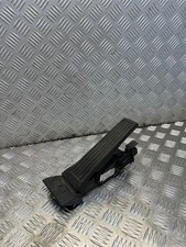 Pedale acceleratore anteriore