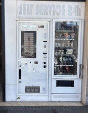 Distributore Automatico Sigarette, Snack Bevande