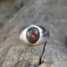 Anello opale nero fuoco